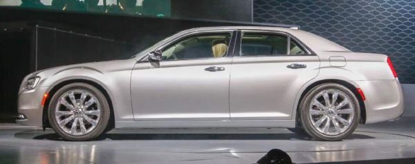 2015 Chrysler 300 side