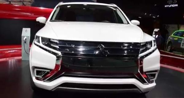 2015 Mitsubishi Outlander PHEV front