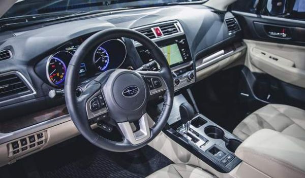 2015 Subaru Outback interior