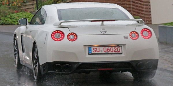 2016 Nissan GT-R model