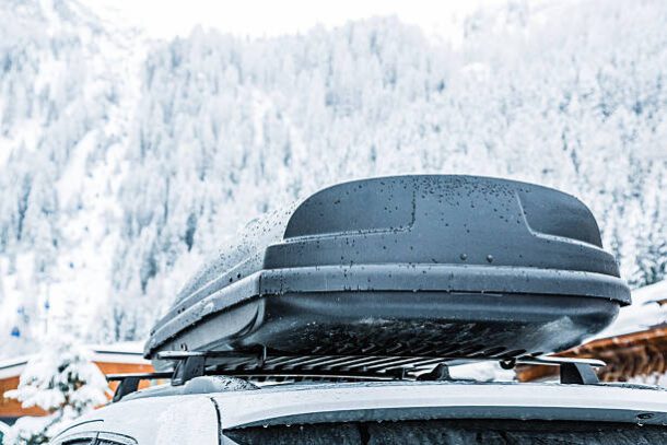 Roofrack with cargo box on car roof in winter.